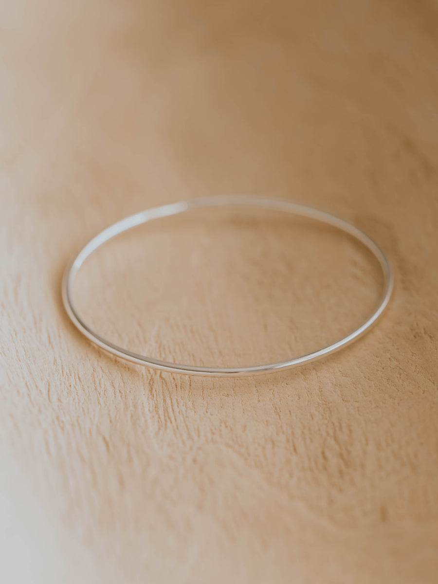 Silver Smooth Bangle (Thick) – Every Day Collective Co.